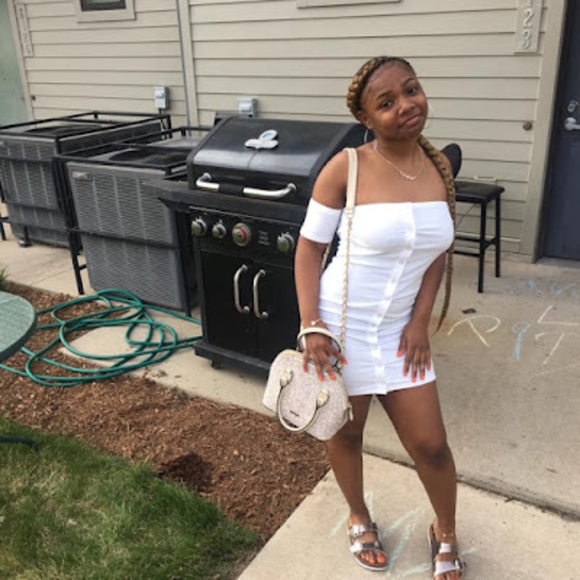 Meet your Posher, Linda - Picture 1 of 1